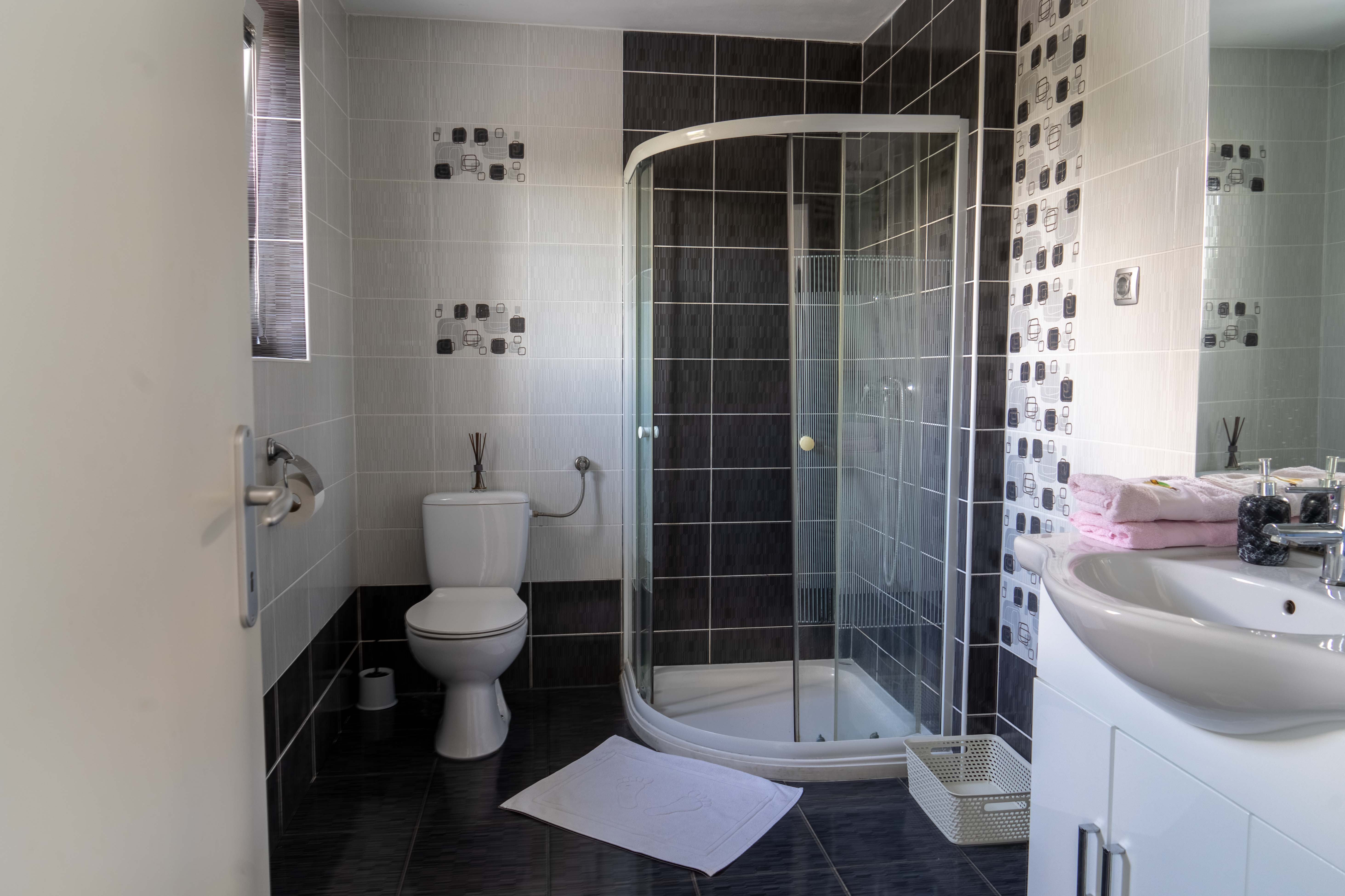 Apartma Family - Image 12
